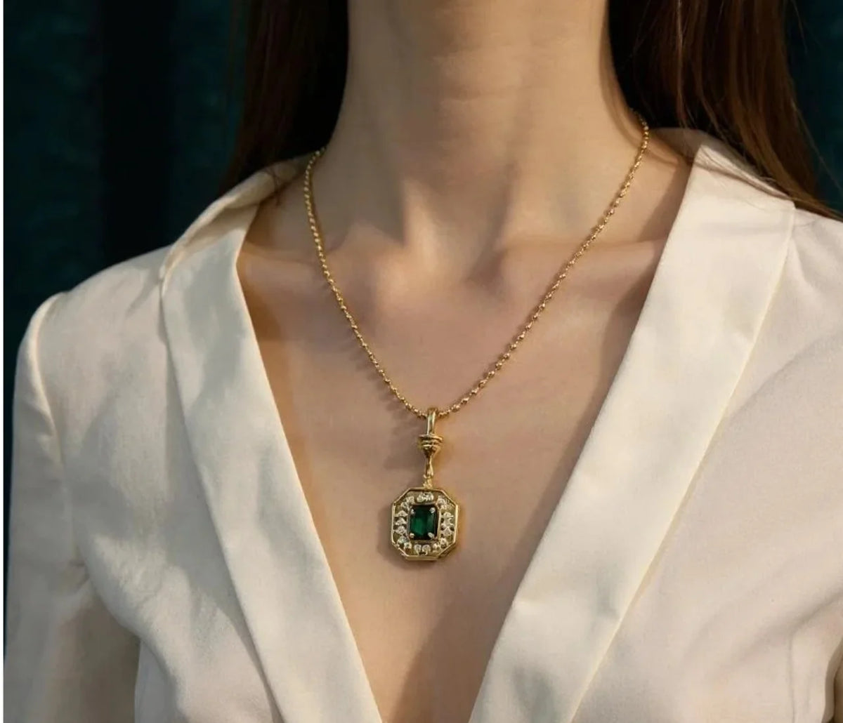 Essay by Esra Ezmeci Aşk Tılsımı Kolyesi – Groene Steen – Goudkleurige Ketting